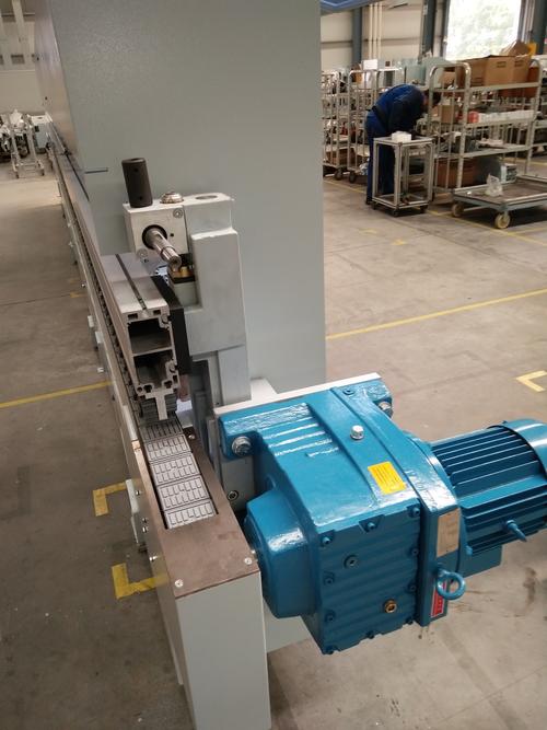 銷售減速機及加工定制非標(biāo)減速機,等先進的機械設(shè)備和成套產(chǎn)品的現(xiàn)場